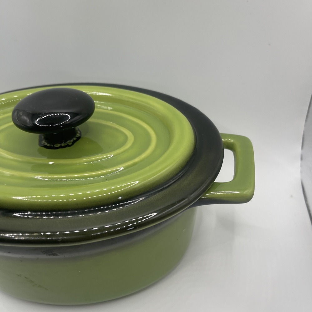 Mini Stoneware Casserole Dish with Handles and Lid - Picture 4 of 5